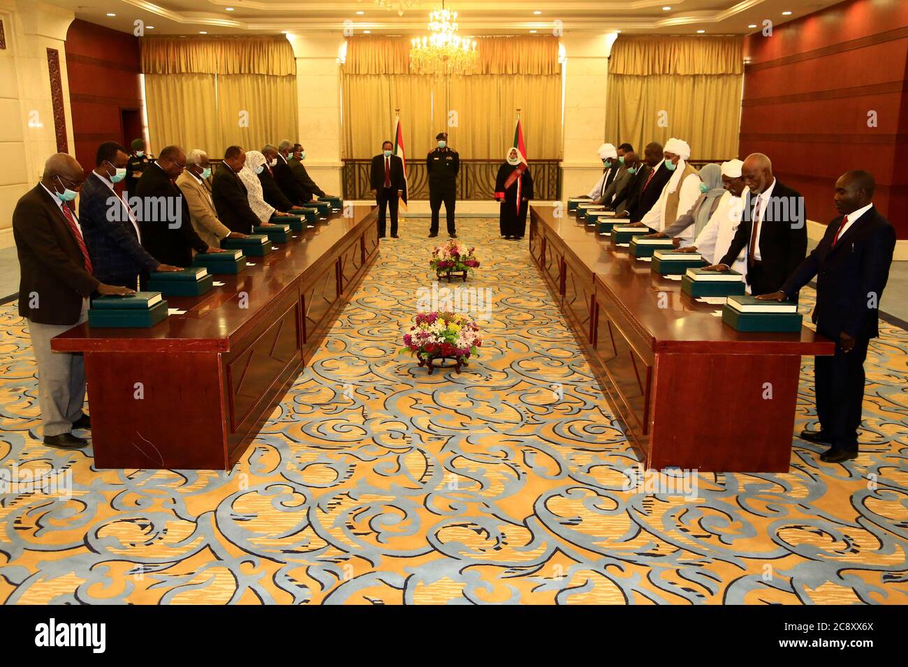 Khartoum, Sudan. 27 luglio 2020. I nuovi governatori civili dello stato sudanesi assumono il giuramento costituzionale presso il Palazzo Presidenziale di Khartoum, Sudan, il 27 luglio 2020. Credit: Yamon/Yamon Live News Foto Stock