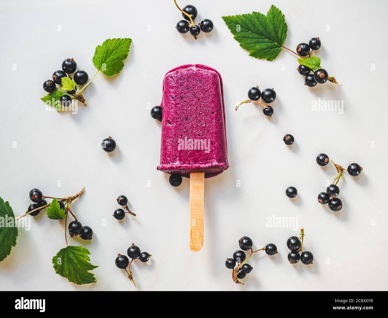 Gelato fatto in casa sdraiato sul tavolo Foto Stock