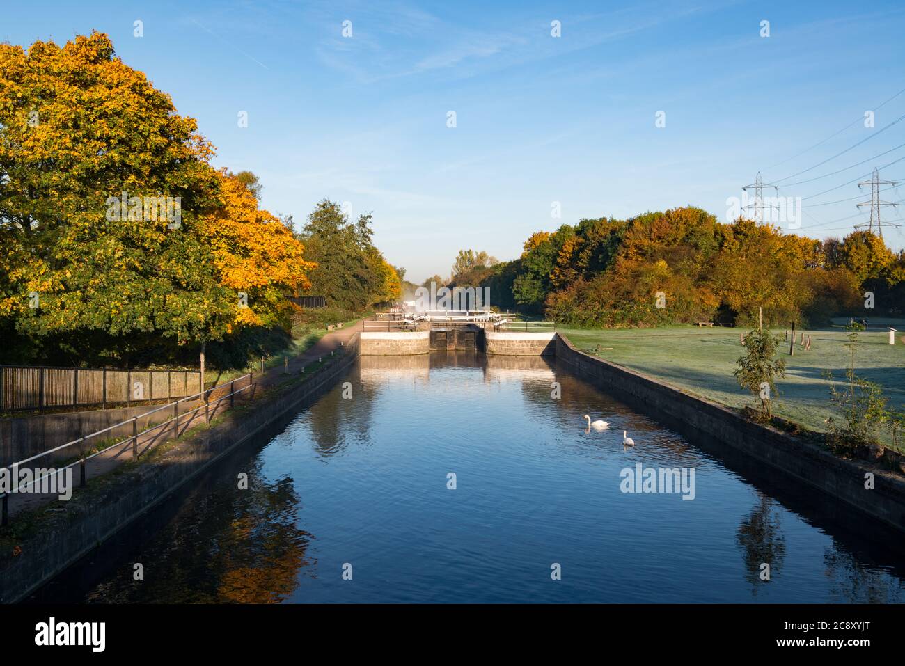 Waltham Town Lock sul confine tra Essex e Hertfordshire, Abbazia di Waltham, Regno Unito Foto Stock