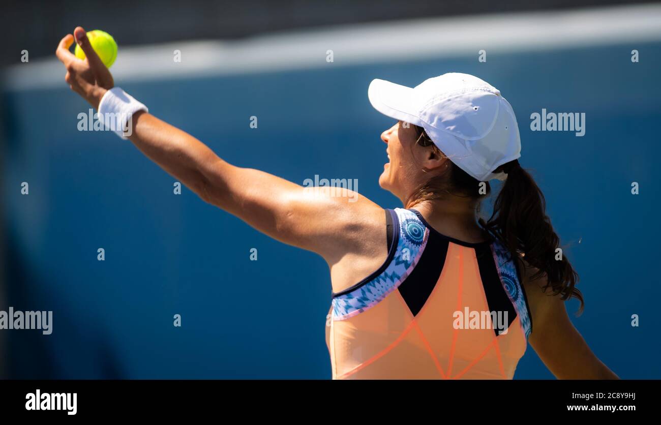 Monica Niculescu della Romania in azione durante il primo round del torneo di tennis US Open Grand Slam 2019 Foto Stock