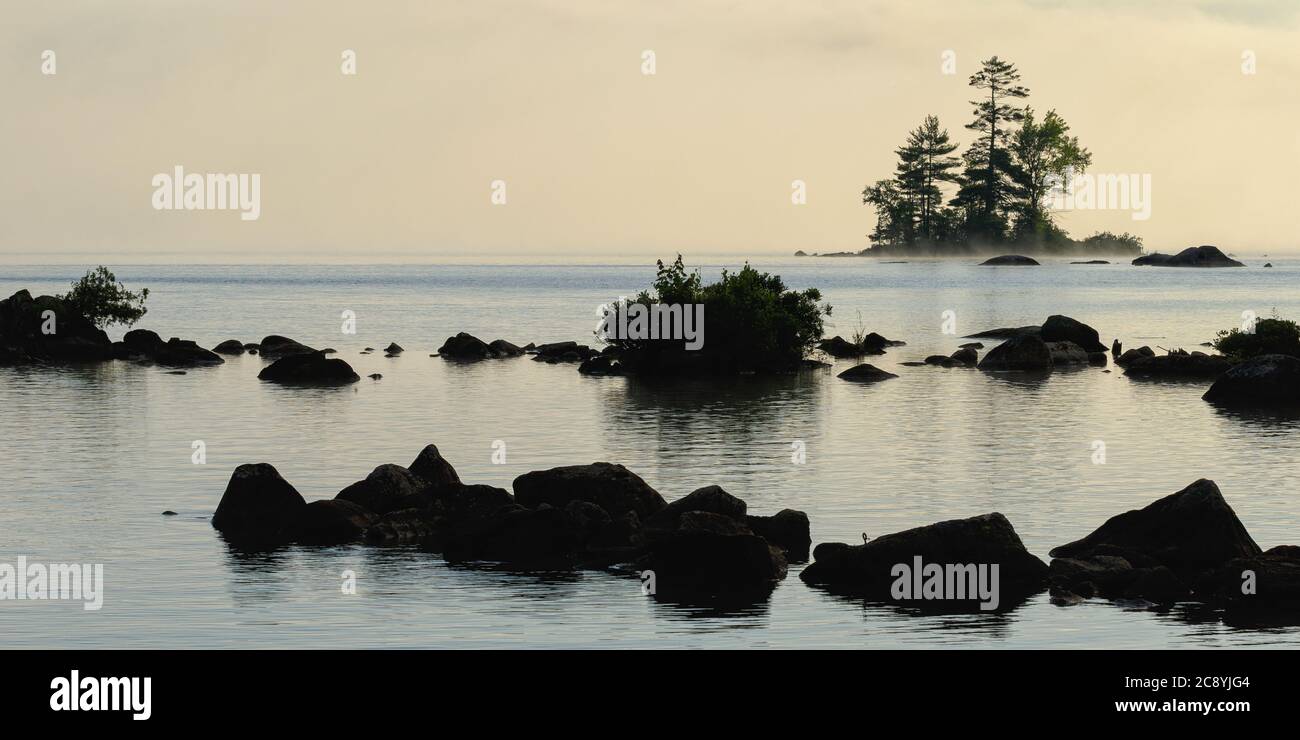 Le rocce e le isole del lago Millinocket. Foto Stock