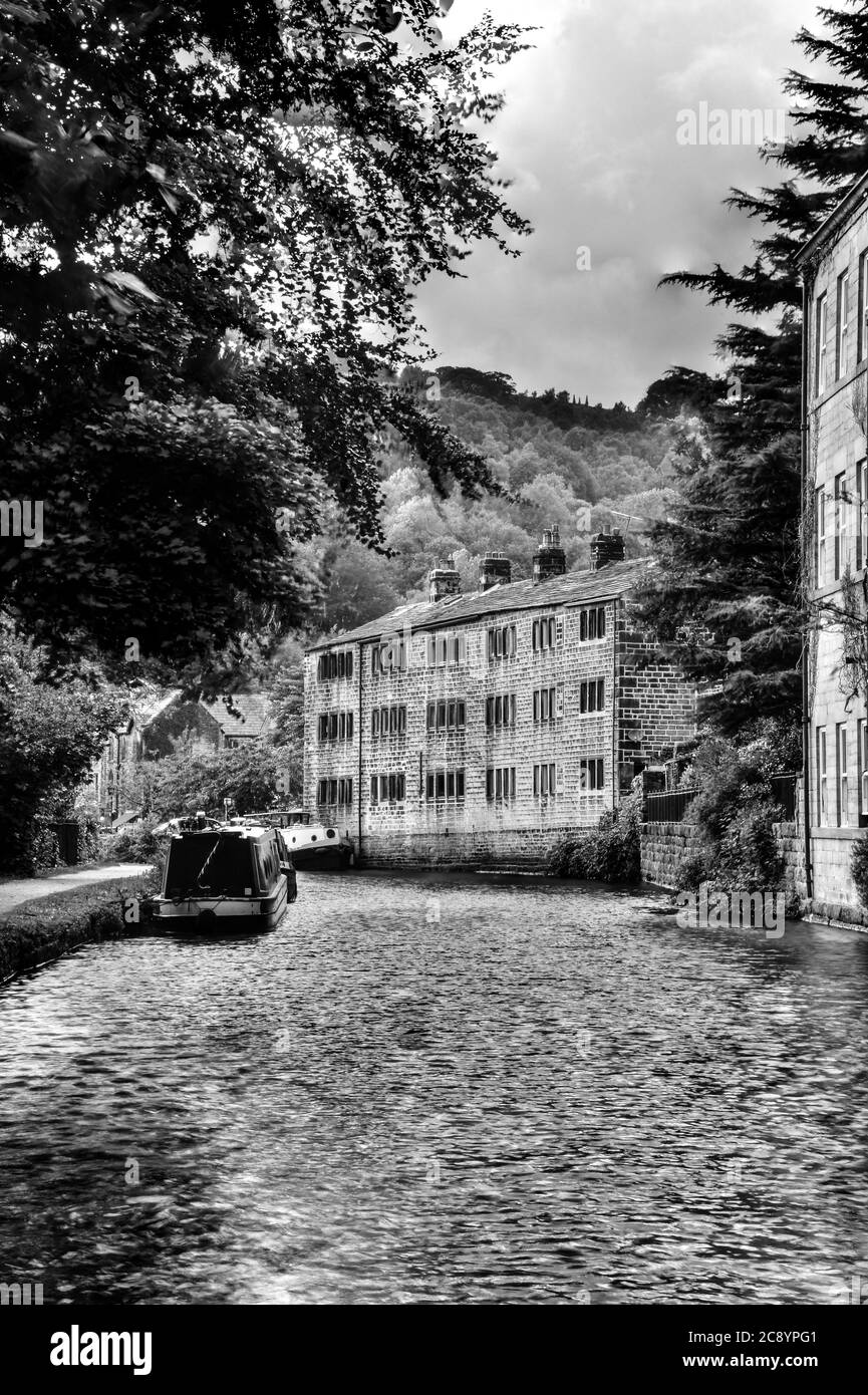 Weavers Cottages and Mill, Rochdale Canal, Hebden Bridge, Pennines, Yorkshire Foto Stock