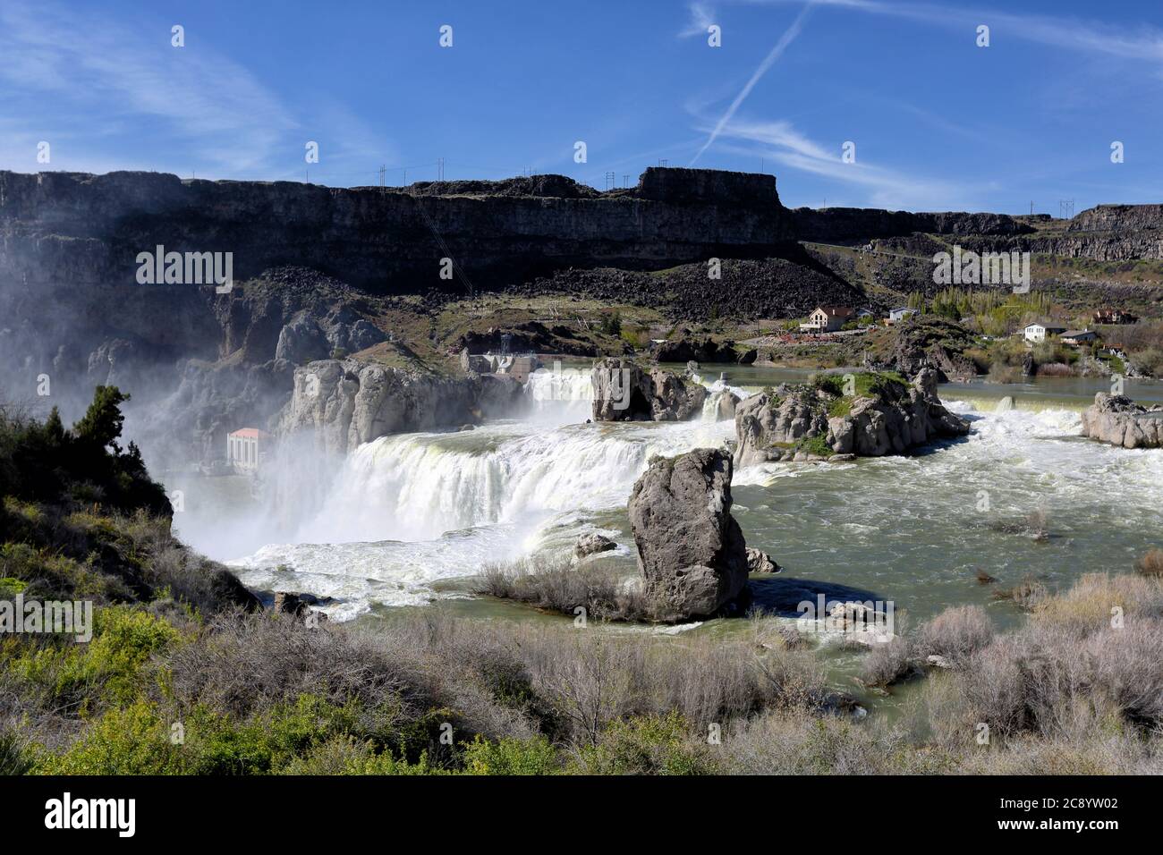 Shoshone Falls a Twin Falls, Idaho è stato creato dove il fiume serpente si schianta su antichi flussi di basalto. L'acqua potente è stata sfruttata per il credo Foto Stock