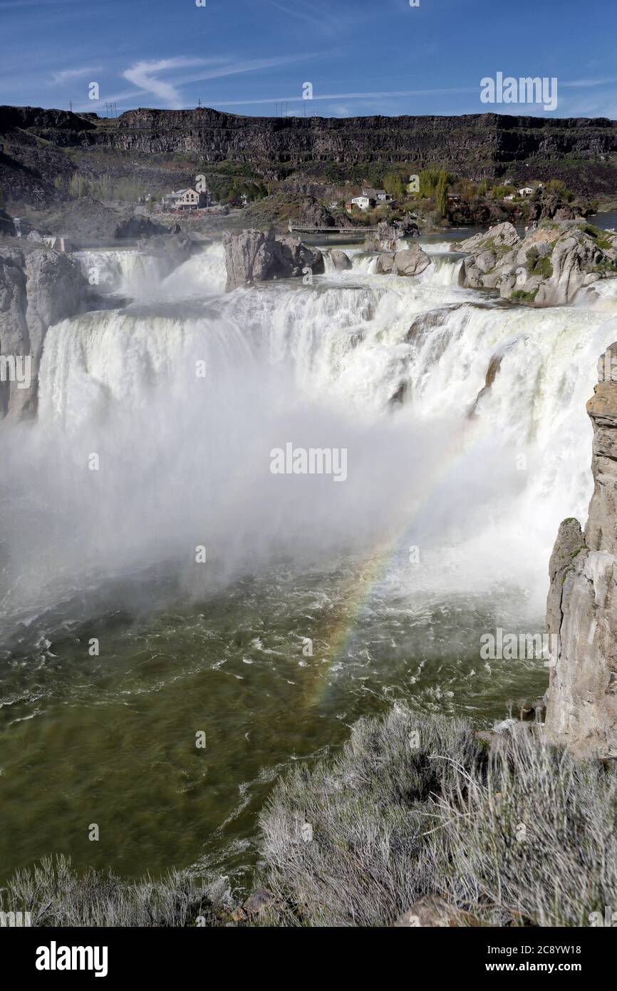 Shoshone Falls a Twin Falls, Idaho è stato creato dove il fiume serpente si schianta su antichi flussi di basalto. L'acqua potente è stata sfruttata per il credo Foto Stock