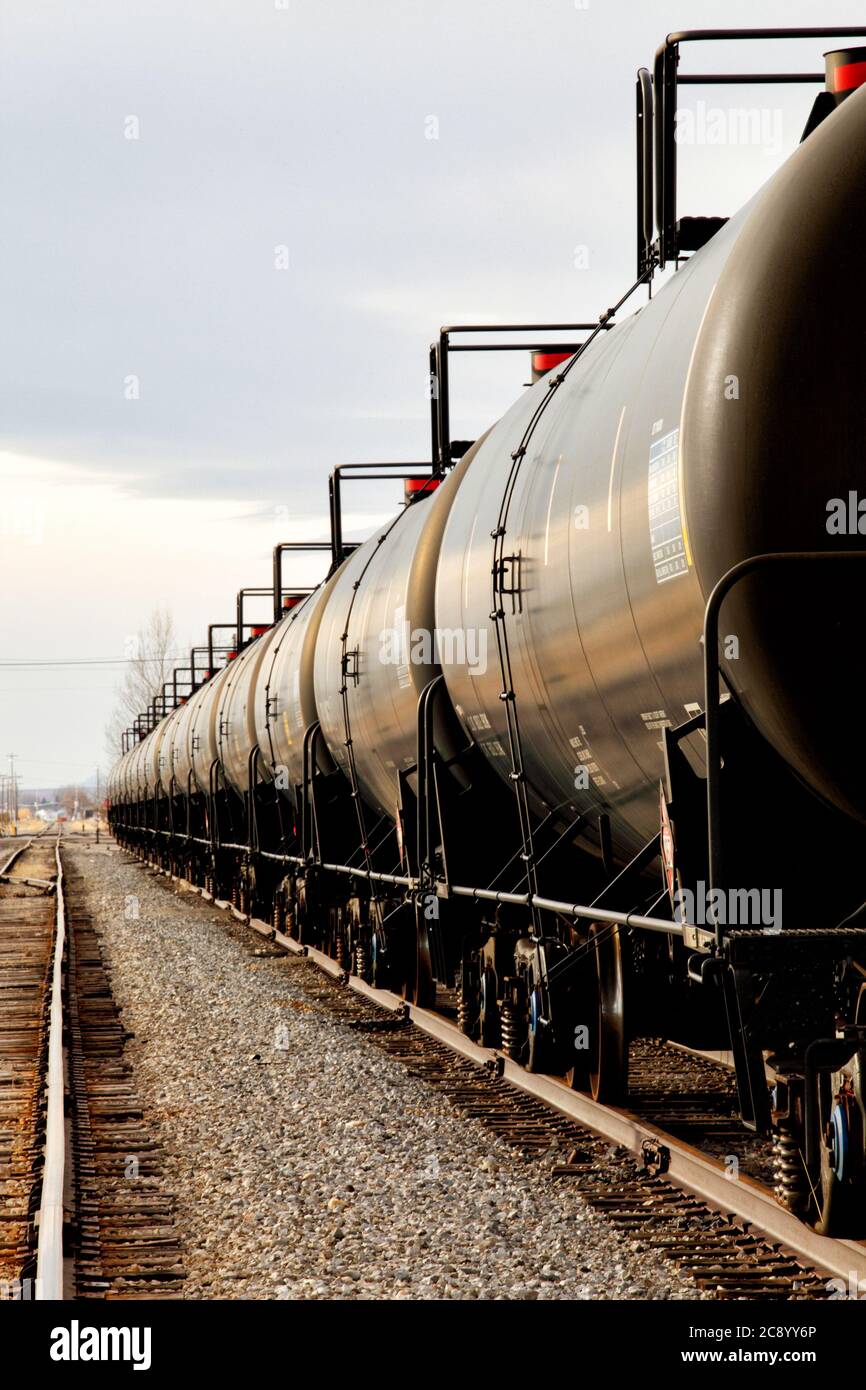 Autocisterne ferroviarie immagazzinate su un binario ferroviario. Foto Stock