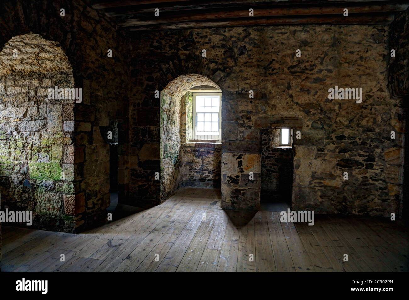 La fortezza del XV secolo, il castello di Blackness, è una popolare location cinematografica sulla riva sud del Firth of Forth, Foto Stock