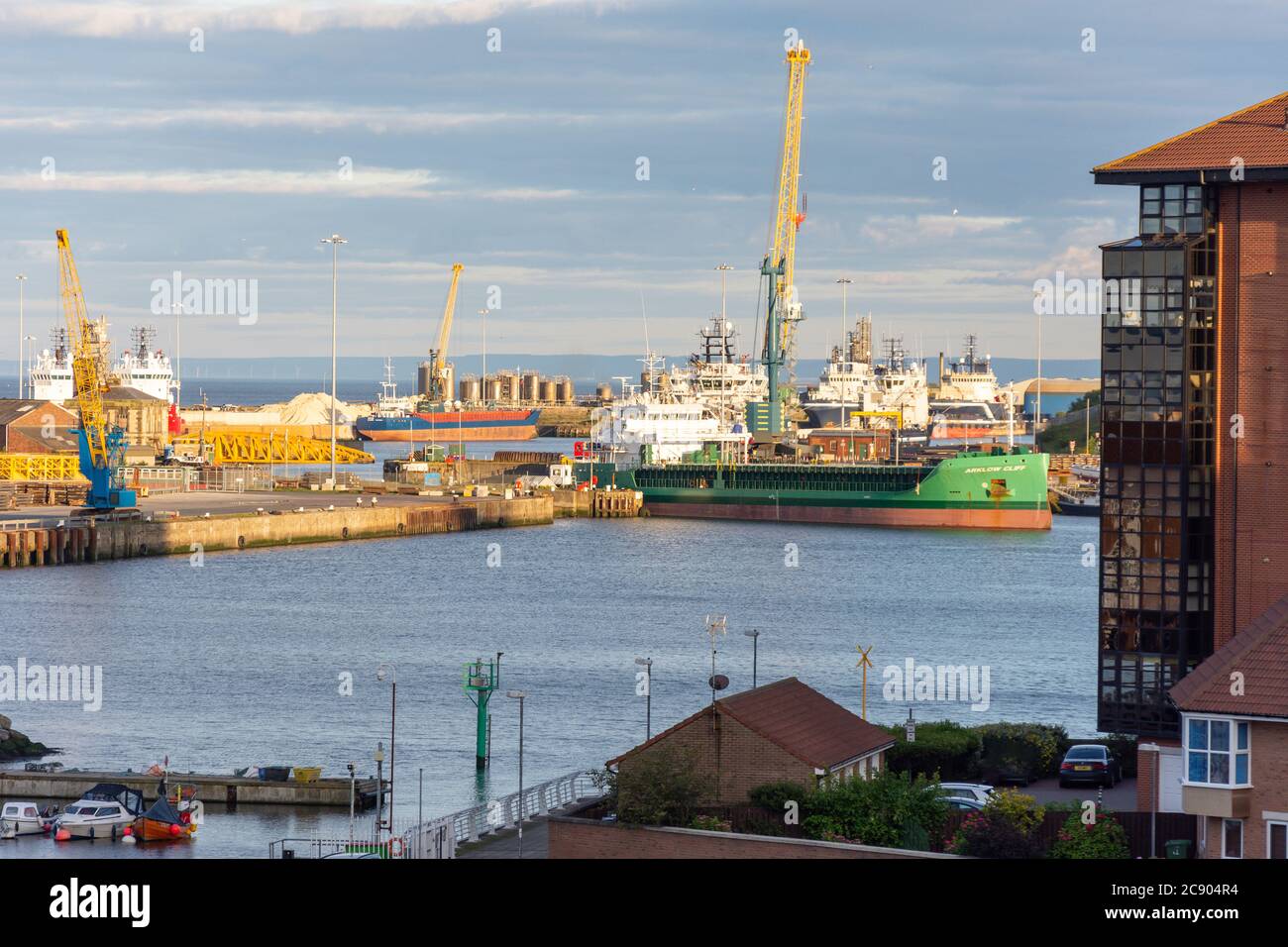 Porto di Sunderland al crepuscolo, Roker, Sunderland, Tyne and Wear, Inghilterra, Regno Unito Foto Stock