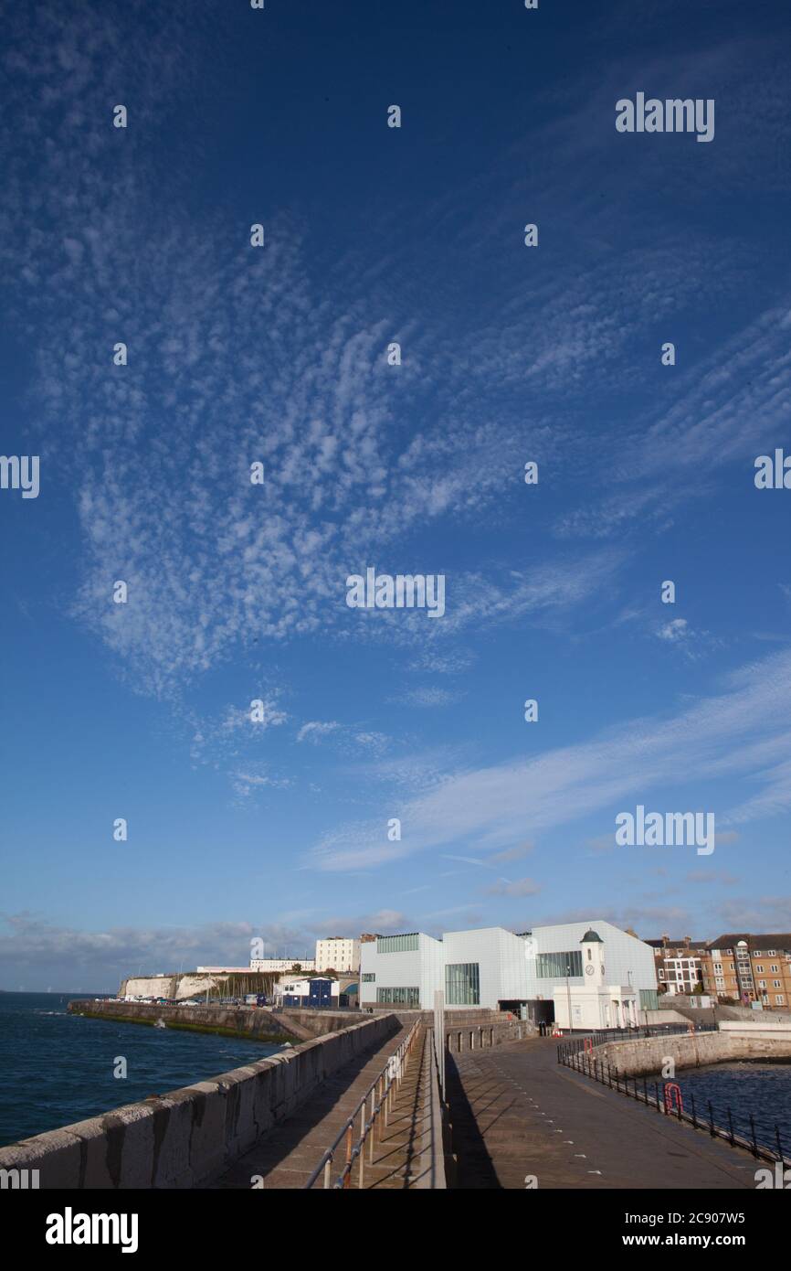Margate, UK, 27 luglio 2020: Con il rischio che le vacanze straniere siano influenzate da cambiamenti improvvisi alle norme sulla quarantena e dal tempo che si prevede di migliorare in Inghilterra, le città di mare come Margate stanno aumentando attrattivi per i calciatori. Anna Watson/Alamy Live News Foto Stock