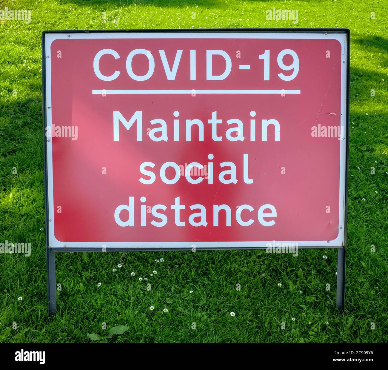 Covid - 19 - mantenere il segno di distanza sociale, Lothian orientale, Scozia Regno Unito. Foto Stock