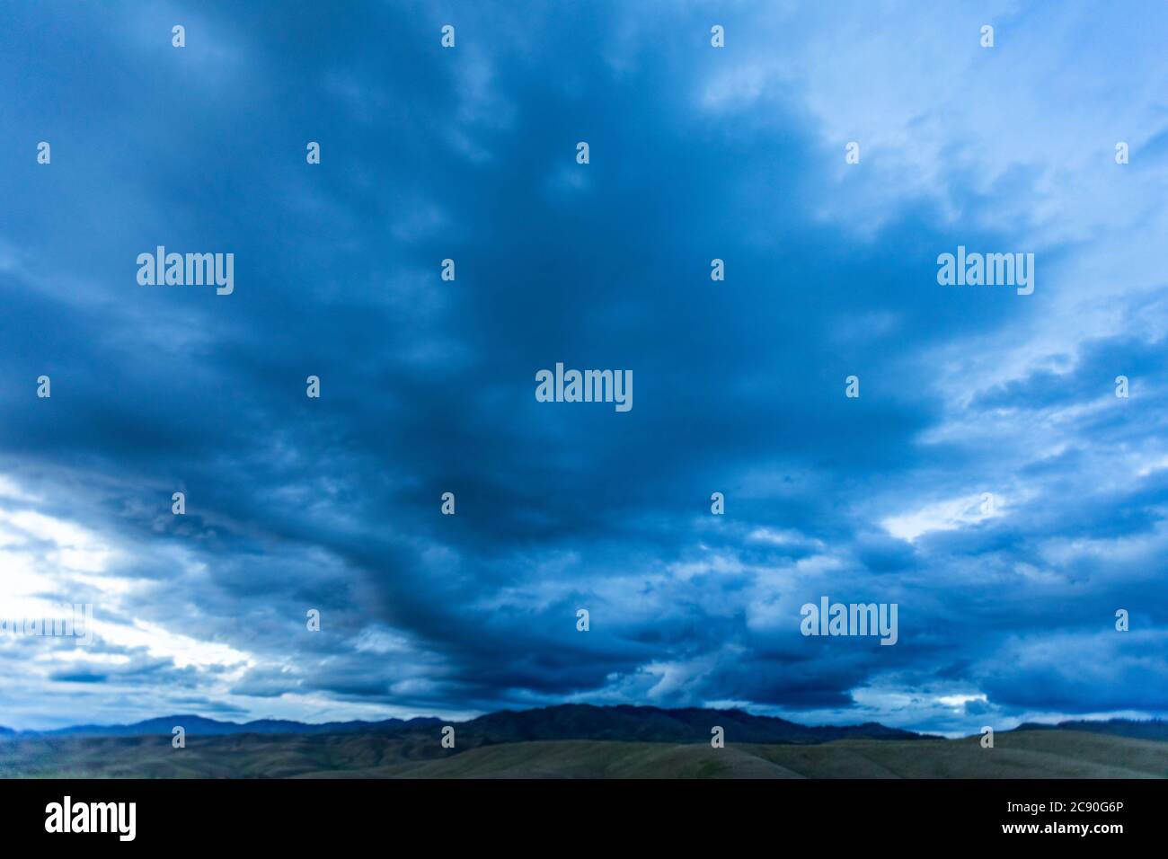 Cielo sulle colline immagini e fotografie stock ad alta risoluzione - Alamy