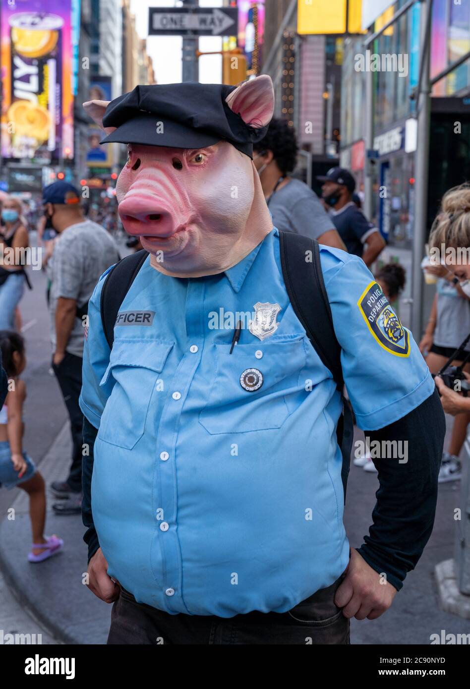 Black Womens/Womxn March Black Lives Matter protesta , New York City , i Cops sono maiali, F 12 Pig Face Foto Stock