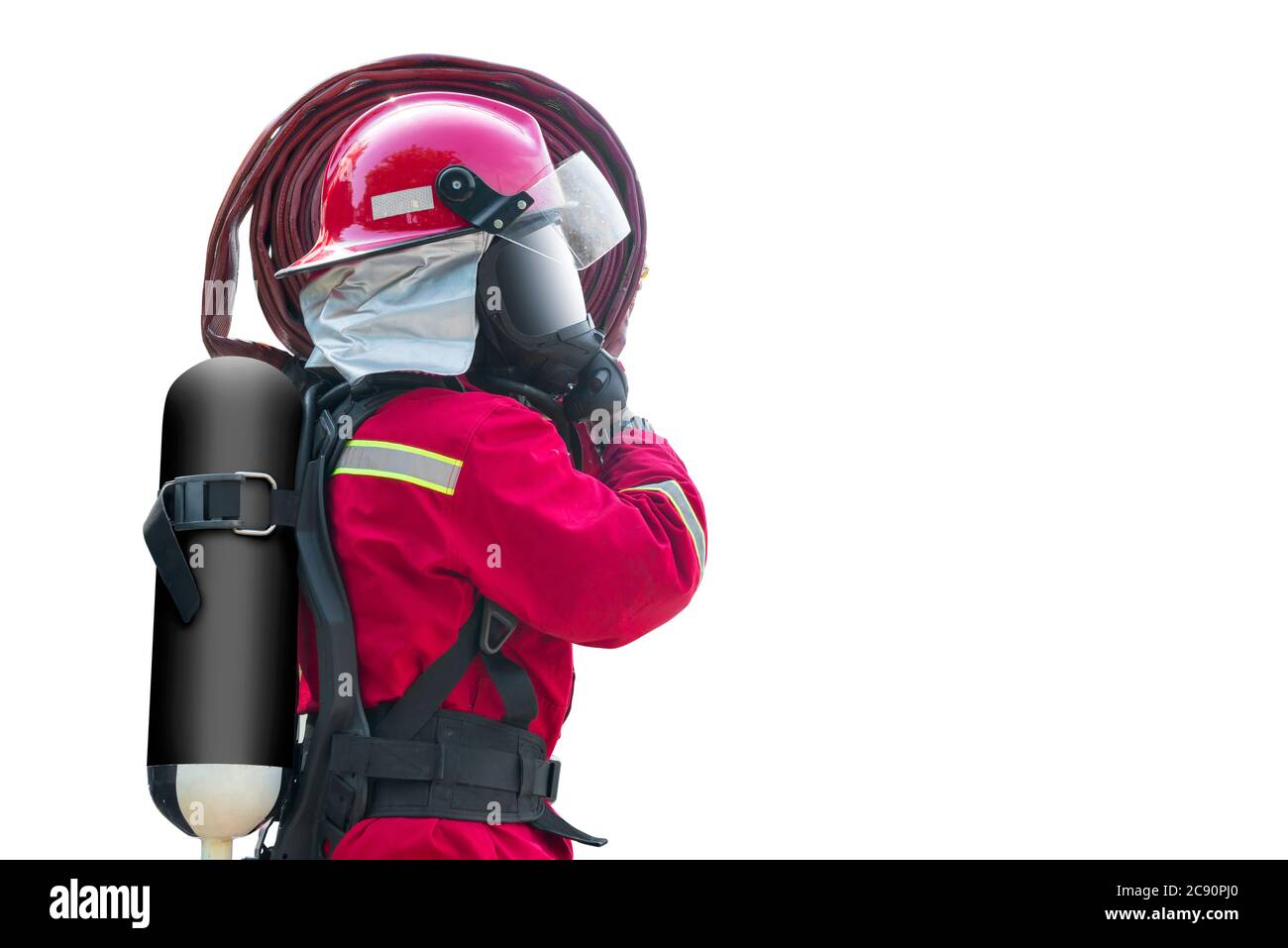 Vigili del fuoco in tuta antincendio con tubo dell'acqua isolato su sfondo bianco Foto Stock