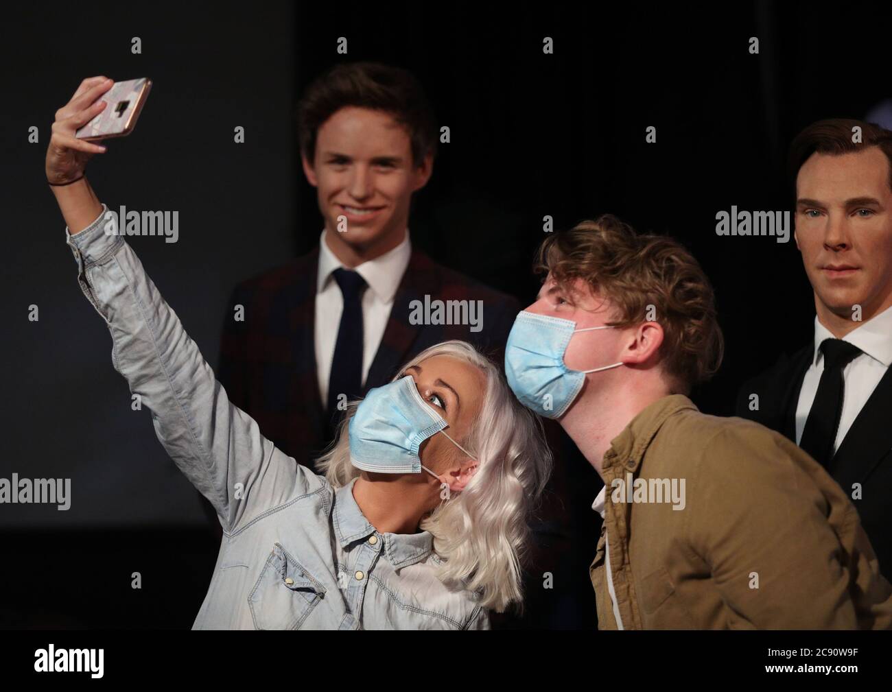 I visitatori potranno godersi ancora una volta la fila di stelle al Madame Tussauds di Londra, mentre l'attrazione annuncia che riaprirà il 1° agosto. Saranno applicate misure di igiene e sicurezza migliorate e una ridotta capacità del biglietto per garantire che vengano mantenute le distanze sociali mentre gli ospiti si afferrano per il miglior selfie celebrale. Foto Stock