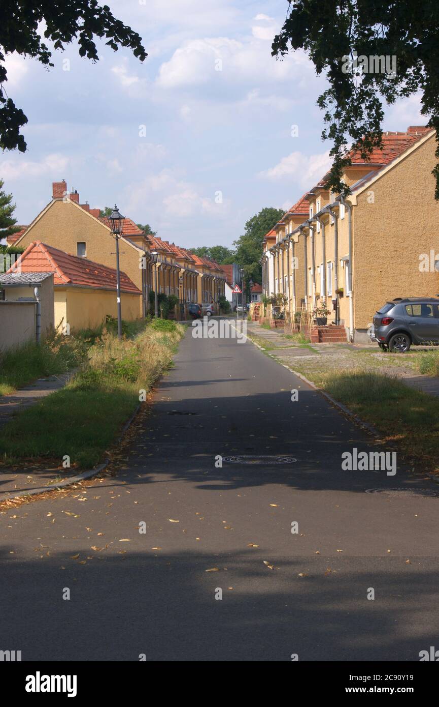 Die Straße Beim Pfarrhof Ecke Torweg in der Gartenstadt Staaken in Berlin-Spandau. Foto Stock