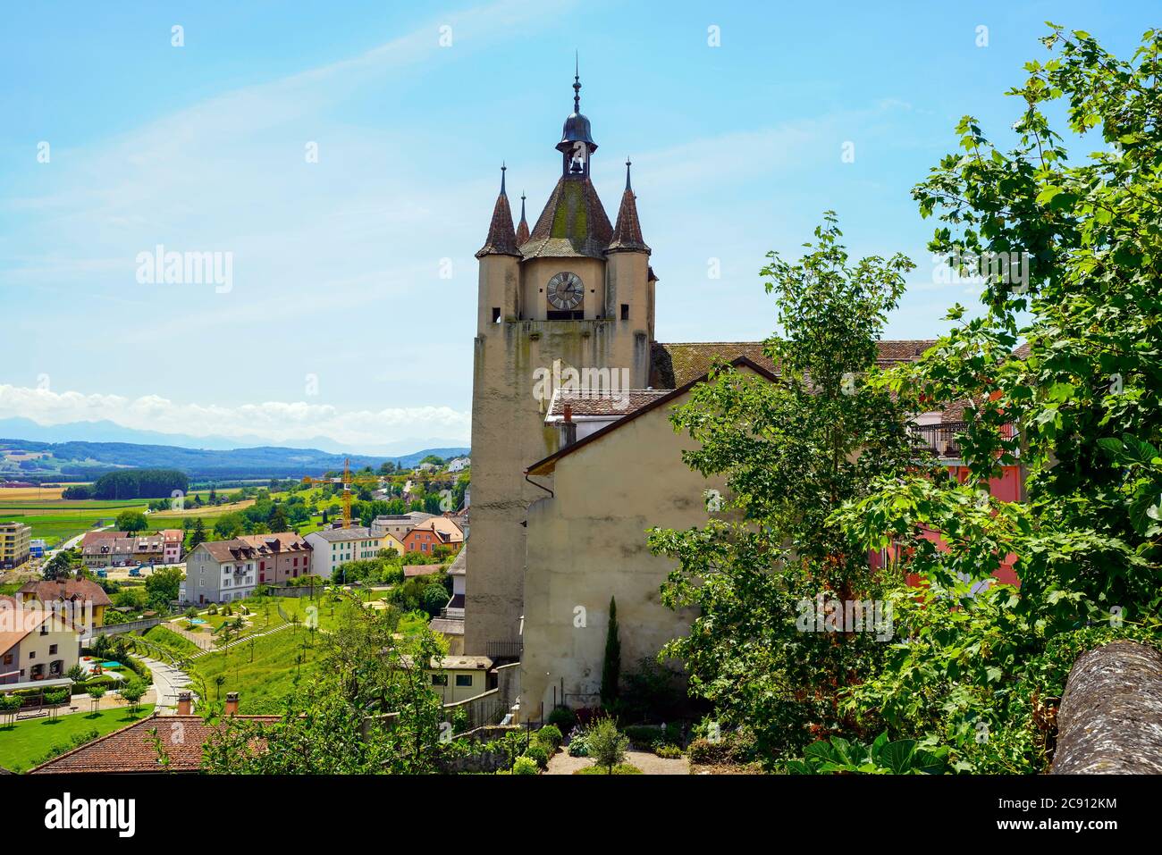 Chiesa riformata di Notre-Dame e gli edifici circostanti, Orbe, Cantone di Vaud, Svizzera. Foto Stock