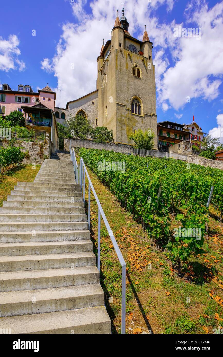 Chiesa riformata di Notre-Dame e gli edifici circostanti, Orbe, Cantone di Vaud, Svizzera. Foto Stock