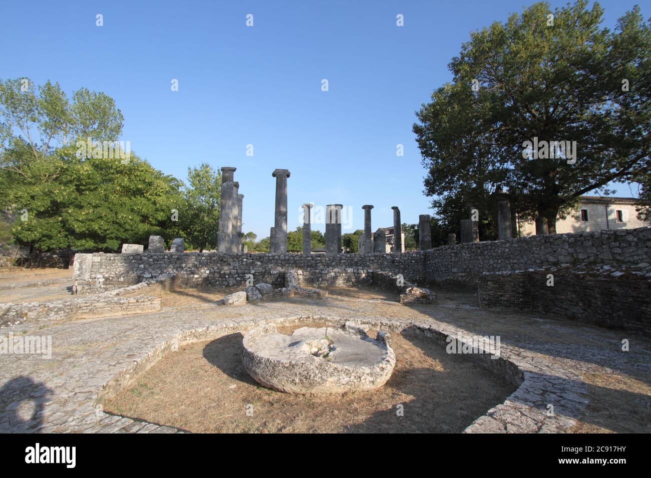 Sepino, Italia - 19 agosto 2017: Gli scavi archeologici di Saepinum nell'area archeologica di Altilia Foto Stock