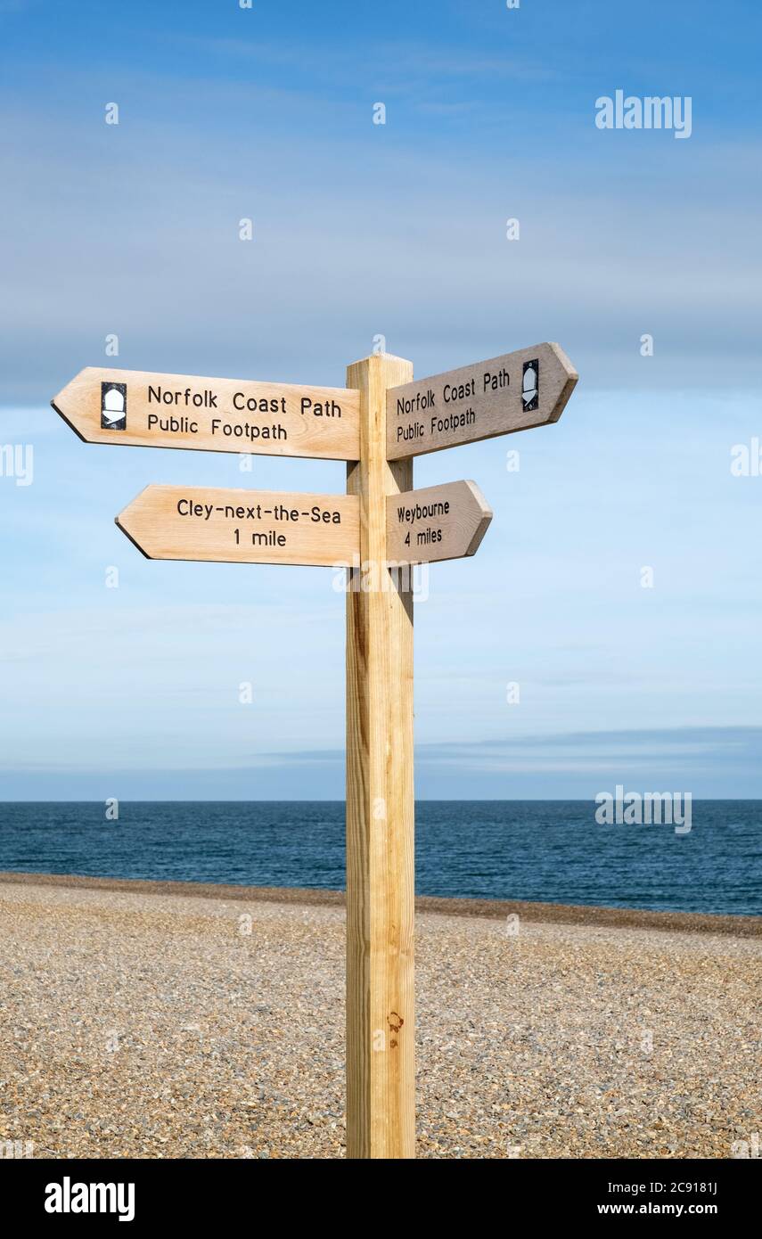 Norfolk Coast Path National Trail vicino a Cley-next-Sea, North Norfolk Coast, Inghilterra, Regno Unito, GB Foto Stock