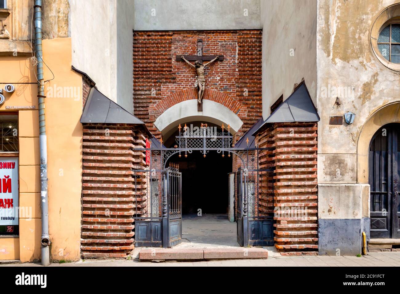 Ingresso della Cattedrale armena dell'Assunzione di Maria, Lviv, Ucraina Foto Stock
