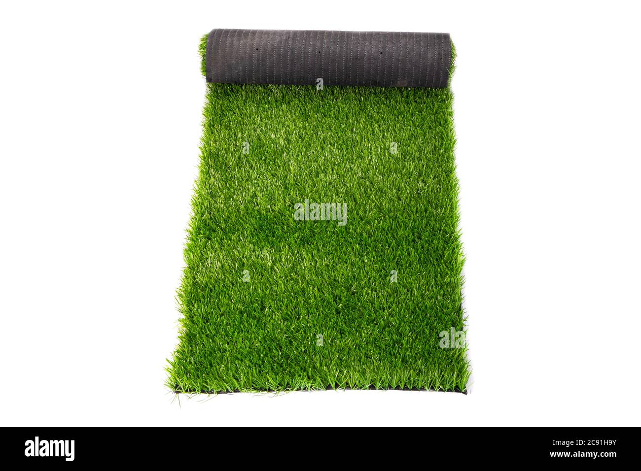 rivestimento, rotolo di erba verde su fondo bianco, erba artificiale. Foto Stock