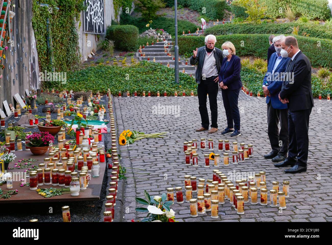 v.l.n.d.: Pfarrer Jürgen Widera, Hannelore Kraft (ehem. MP NRW), Dr. Jürgen Thiesbonekamp, Dr. Joachim Stamp ( stellv. Ministerpräsident NRW,) - Duisburg, 24.7.2020: Gedenkfeier 10. Jahrestag Laveparade-Katastrope Foto Stock