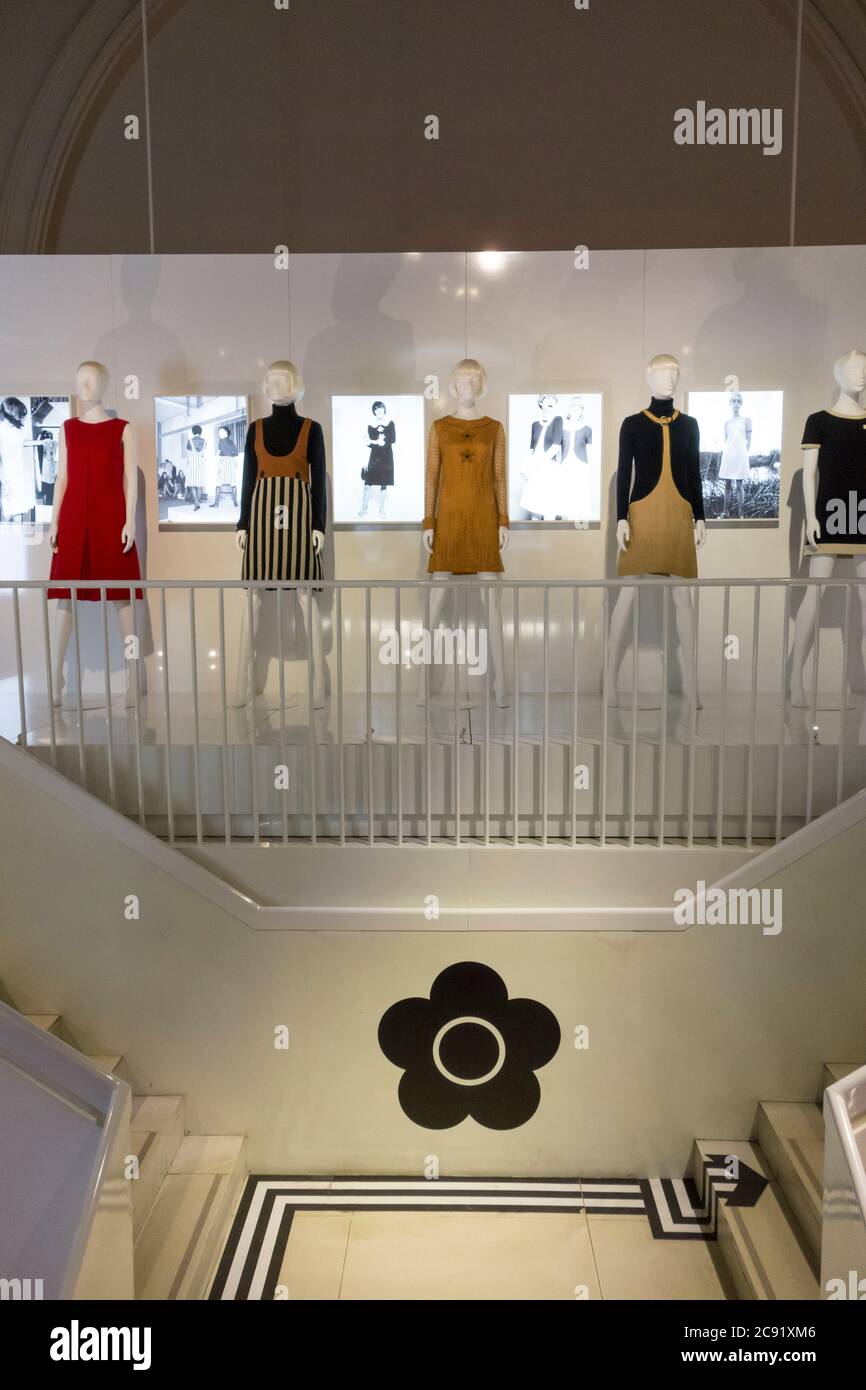 La mostra di moda di Mary Quant a V&A, Londra, Regno Unito Foto Stock