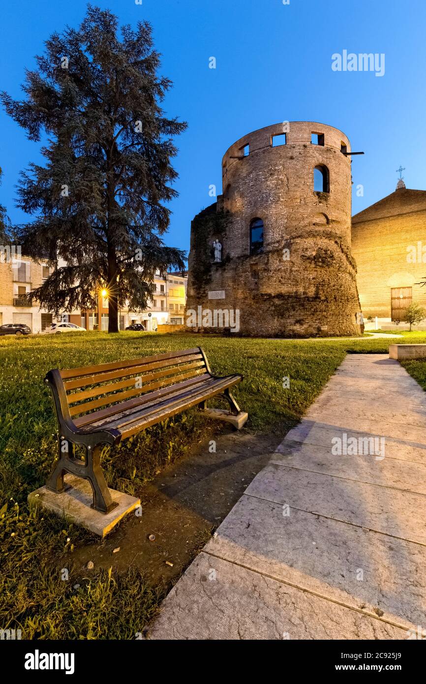 L'imponente torre veneziana di Legnago. Provincia di Verona, Veneto, Italia, Europa. Foto Stock