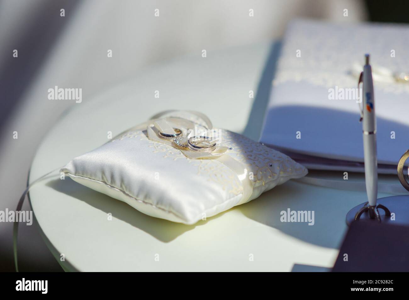 L'elegante tavolo da pranzo. Preparazione del ristorante Foto Stock