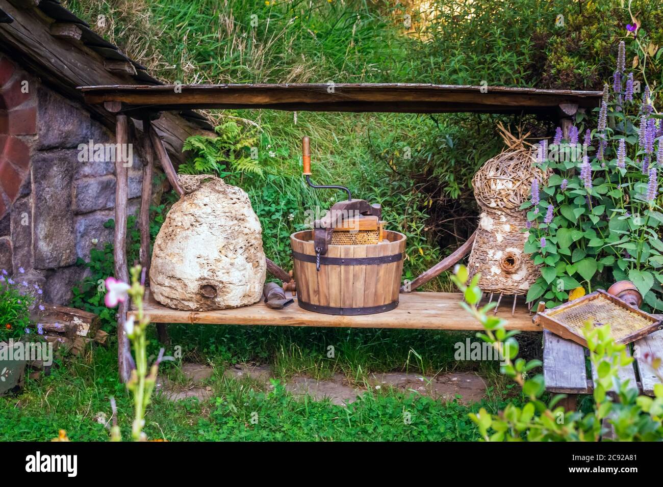 Miele allo Hobbiton, Nuova Zelanda. Il luogo dove vivono gli hobbit nei loro buchi. Foto Stock
