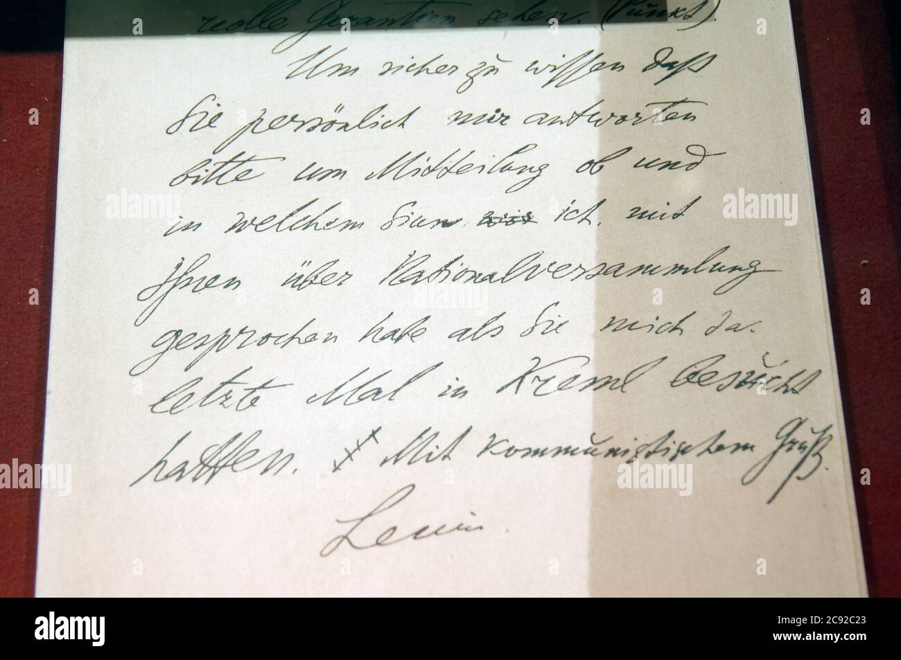 Museo storico di Stato (ex Museo Lenin), lettera scritta da Lenin a Béla Kun del partito comunista ungherese Bishkek, Kirghizistan Foto Stock