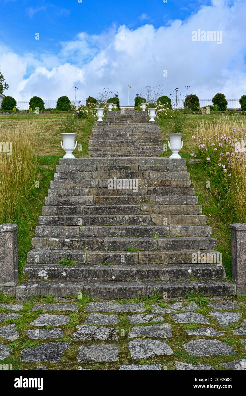 Scalinata verso il cielo in un castello svedese Foto Stock