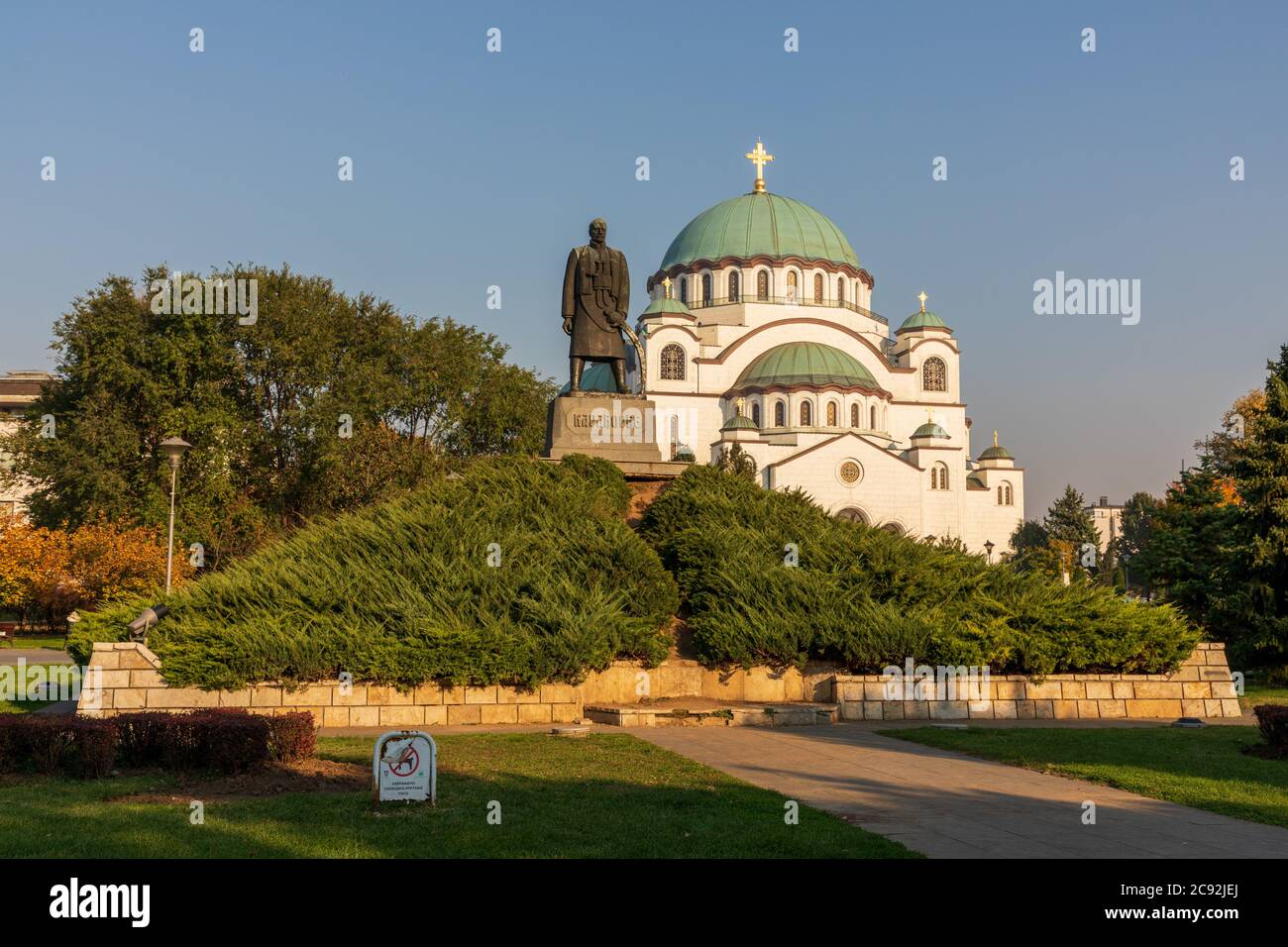 Belgrado, Serbia - 15 ottobre 2019: Chiesa ortodossa di marmo bianco di San Sava a Belgrado, Serbia. Foto Stock