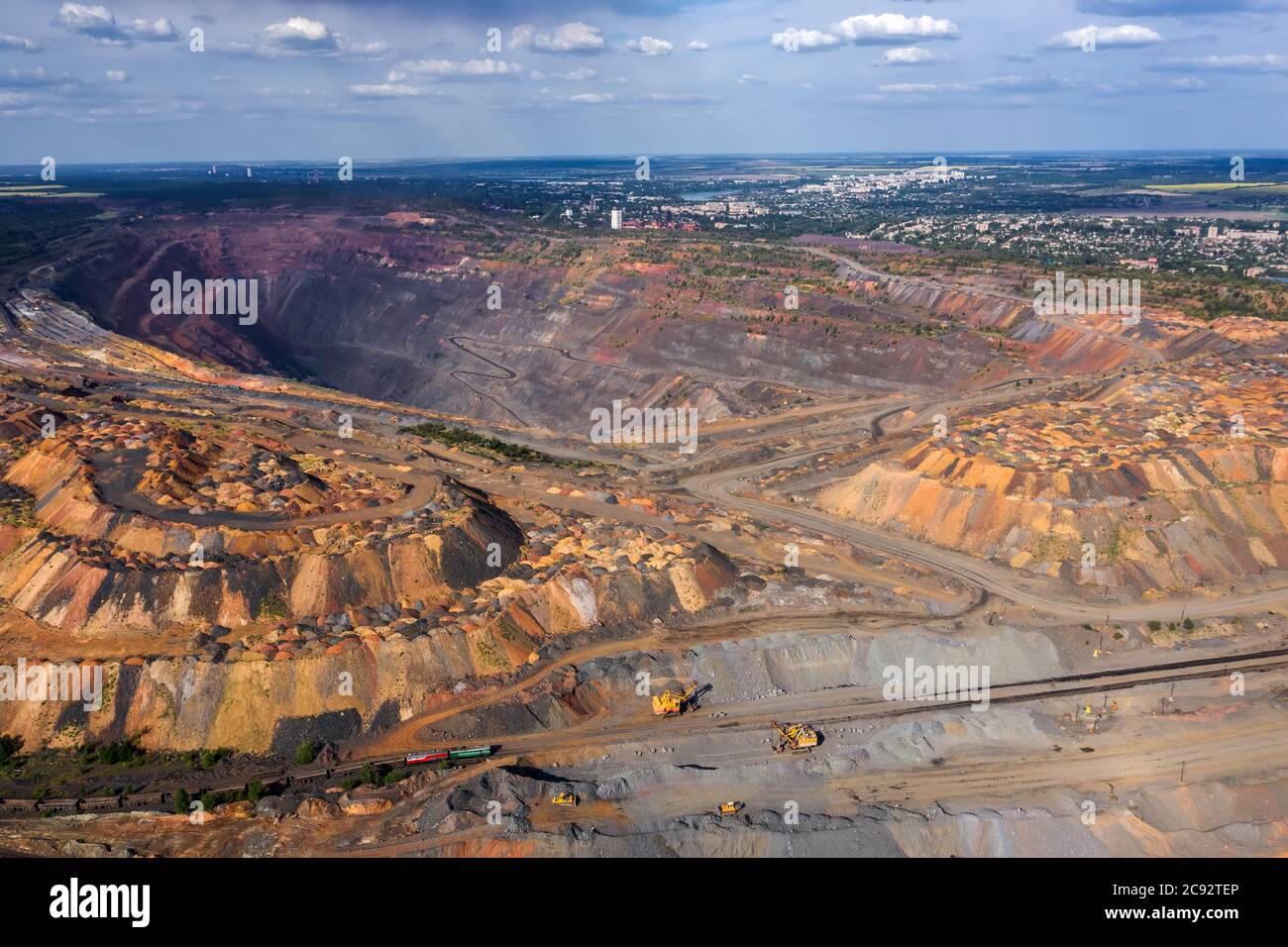 grande cava di minerale di ferro vista aerea Foto stock - Alamy