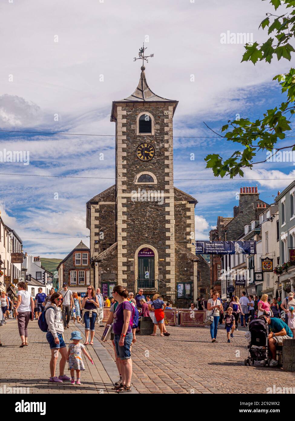 Centro di Keswick con torre a spirale, Cumbria, Regno Unito. Foto Stock