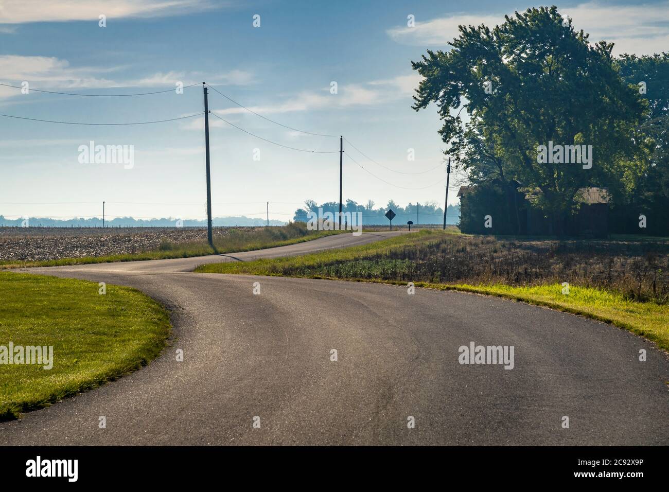 Tranquilla strada di campagna, Indiana, Stati Uniti Foto Stock