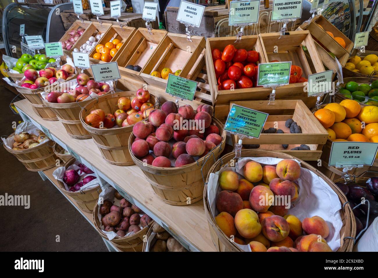 Prodotti freschi nel mercato alimentare locale, Pennsylvania, USA Foto Stock