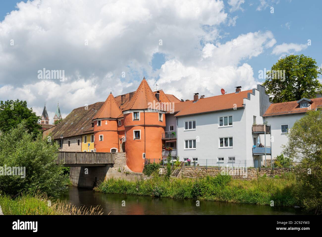 Biertor in der Oberpfalz, Bayern an einem sonnigen Tag im Sommer mit Wolken am blauen Himmel Foto Stock