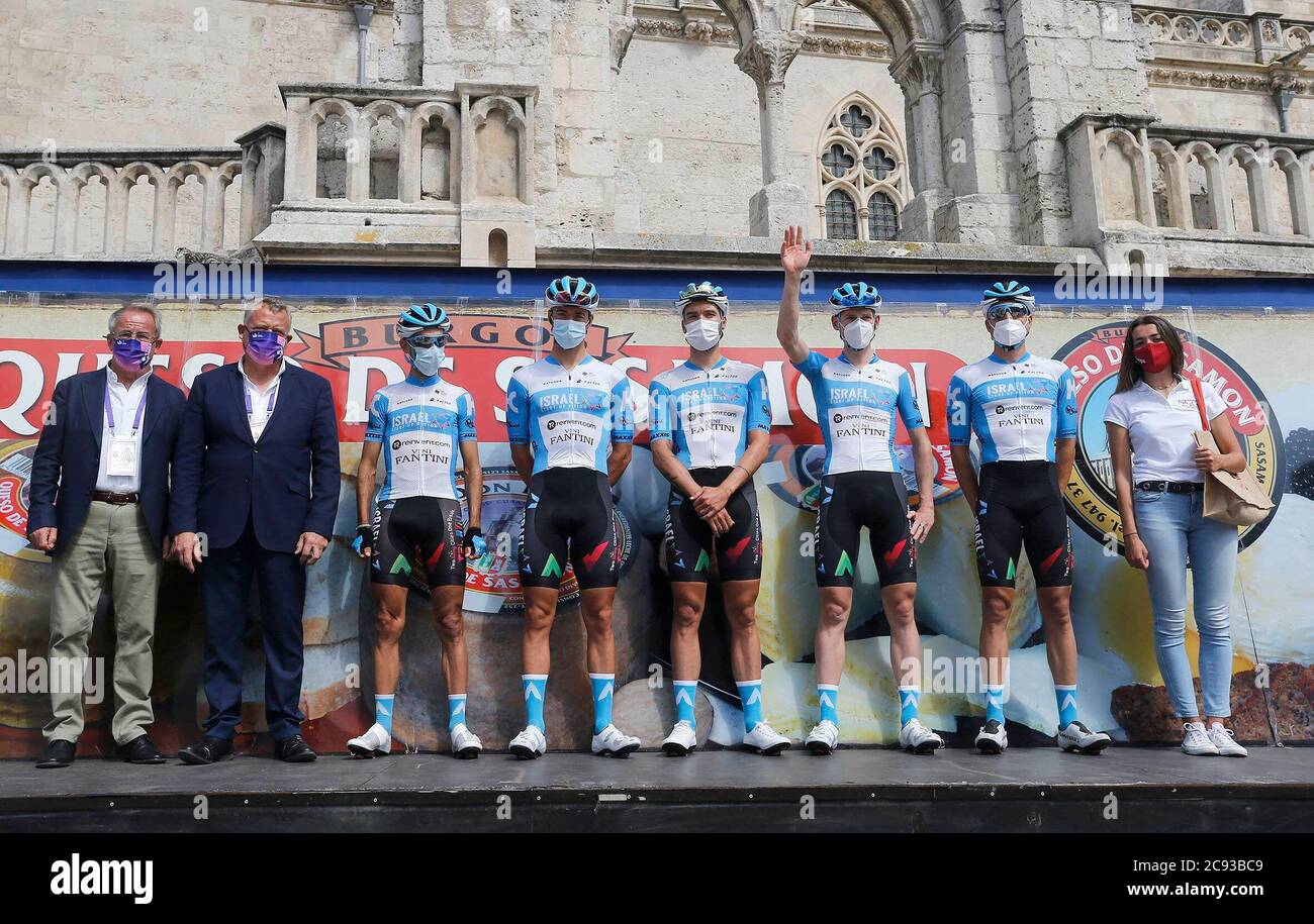 Burgos, Spagna. 28 luglio 2020. Israele Start - Up Nation Dani Navarro ben Hermans (Bél) Davide Cimolai (Ita) Rick Zabel (Ale) Tom van Asbroeck (Bél) Presentazione delle squadre che fanno parte del tour ciclistico di Burgos, luglio 2020 Credit: CORDON PRESS/Alamy Live News Foto Stock