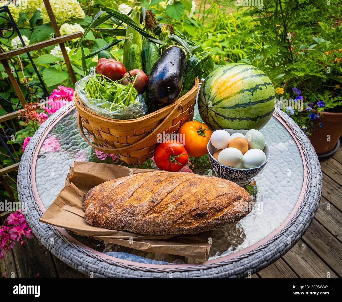 La quarta settimana di luglio quota agricola di una Comunità del Vermont sostenuto Agricoltura (CSA) : locale, cibo stagionale direttamente da una fattoria Foto Stock
