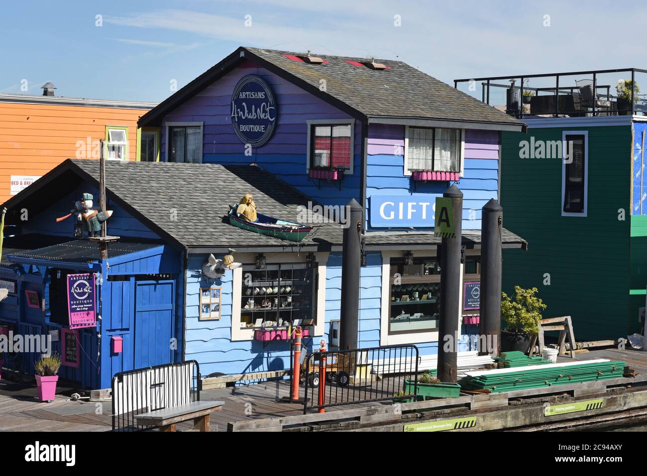 Negozio di articoli da regalo galleggiante nell'area del floathome a Fisherman's Wharf a Victoria, British Columbia, Canada, sull'isola di Vancouver. Fisherman's Wharf è una popula Foto Stock