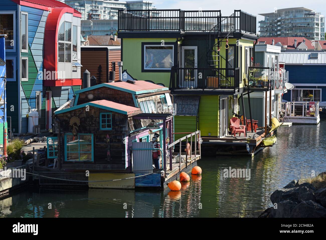 Case galleggianti nell'area del floathome a Fisherman's Wharf a Victoria, British Columbia, Canada sull'isola di Vancouver. I floathomes offrono un alternat Foto Stock