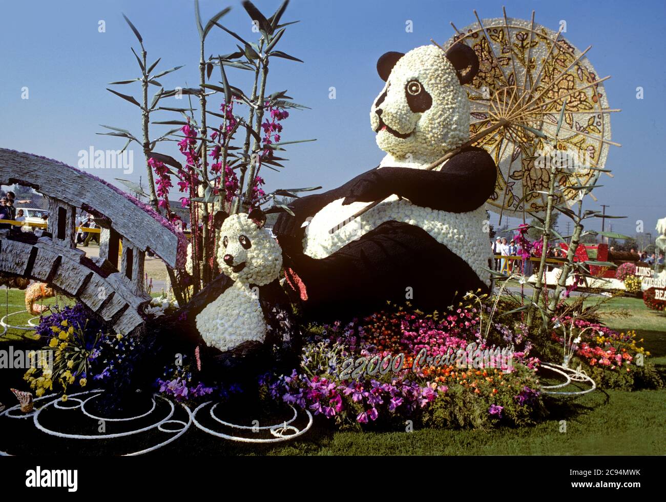 Ingresso a Panda Float nel Torneo Pasadena della Parata delle Rose il giorno di Capodanno Foto Stock