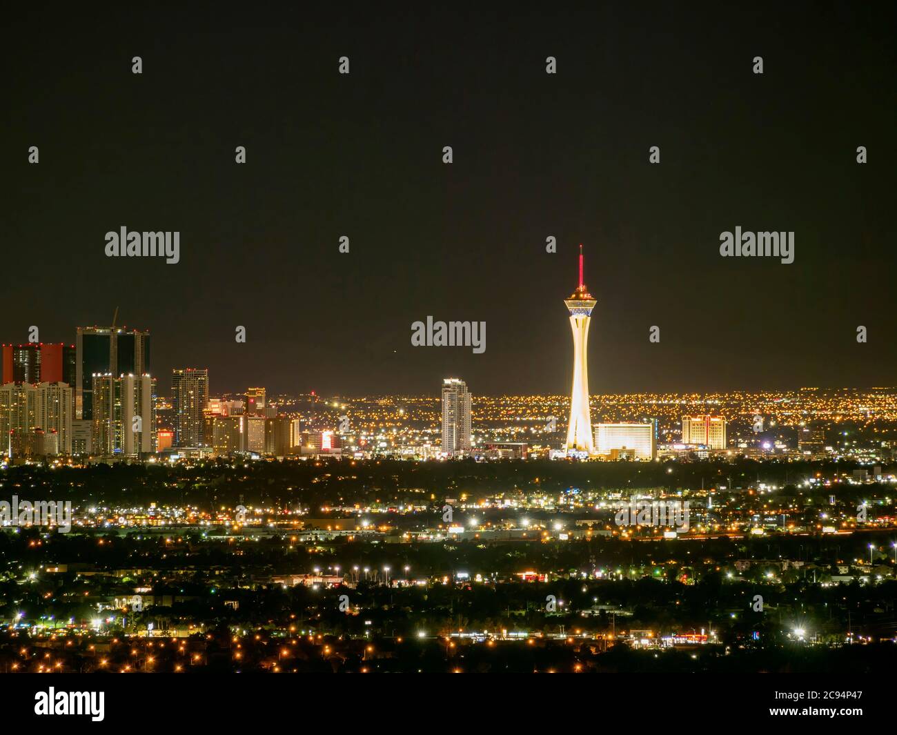 Vista notturna ad alto angolo del famoso paesaggio cittadino di Las Vegas in Nevada, USA Foto Stock