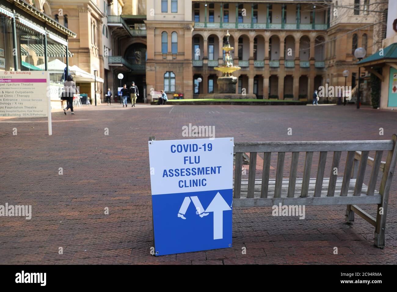 Sydney, Australia. 28 luglio 2020. Cartello di prova Coronavirus (Covid-19) presso il Sydney Hospital, situato in 8 Macquarie Street, Sydney, NSW 2000, Australia. Credit: Richard Milnes/Alamy Live News Foto Stock