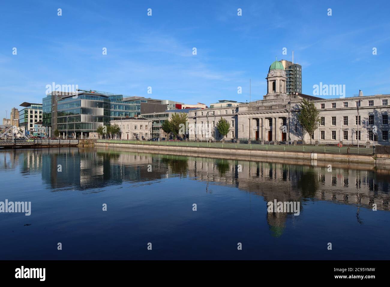 Municipio, Albert Quay e il fiume Lee, Città di Cork, Contea di Cork, Irlanda Foto Stock