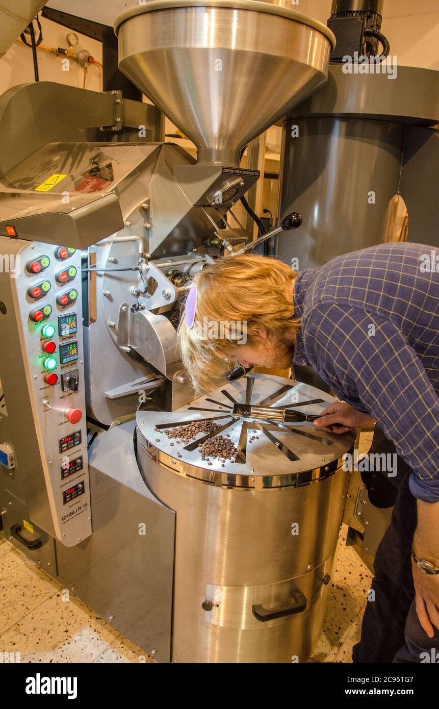Tostatura perfetta dei chicchi di caffè Foto Stock