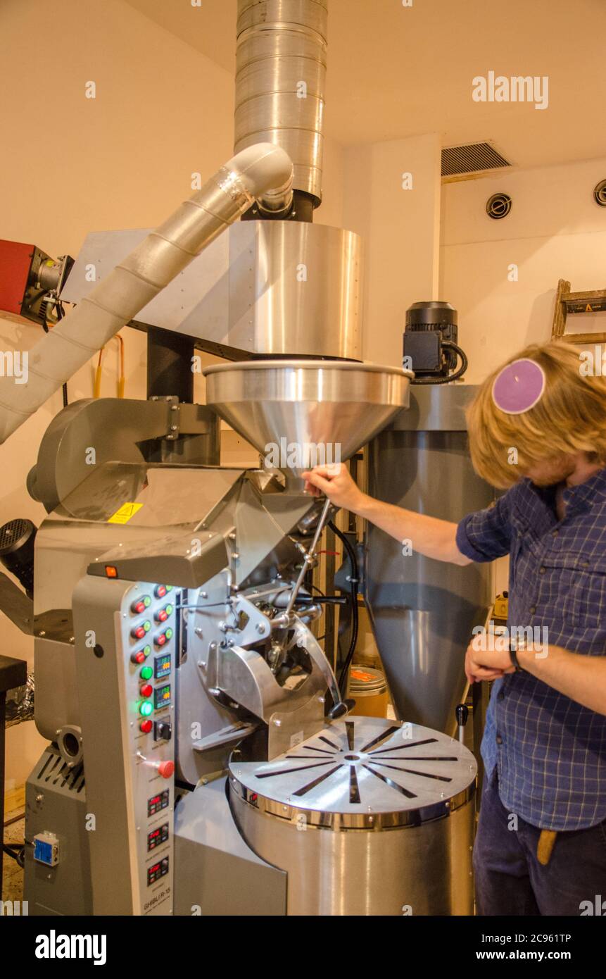Tostatura perfetta dei chicchi di caffè Foto Stock