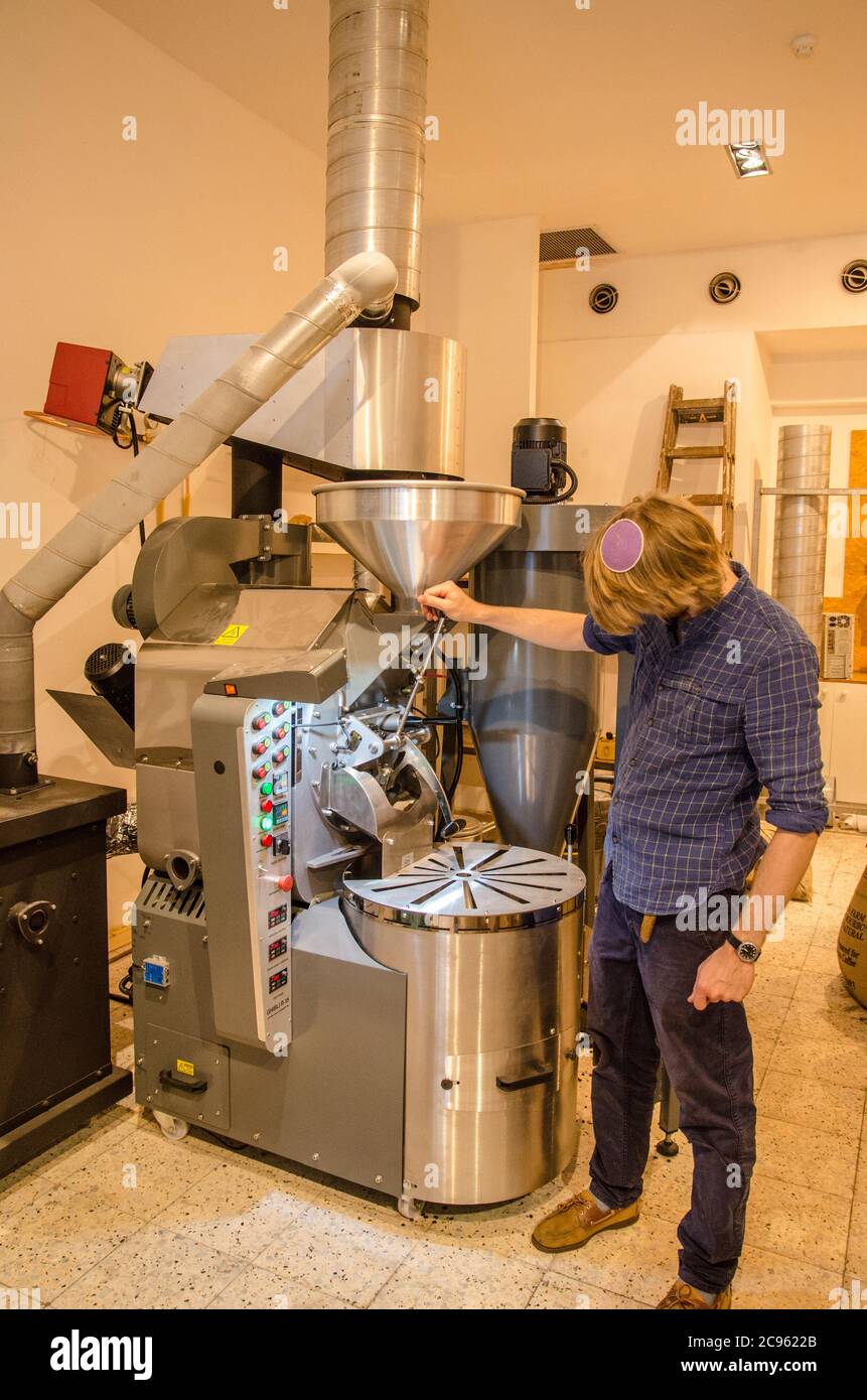 Tostatura perfetta dei chicchi di caffè Foto Stock