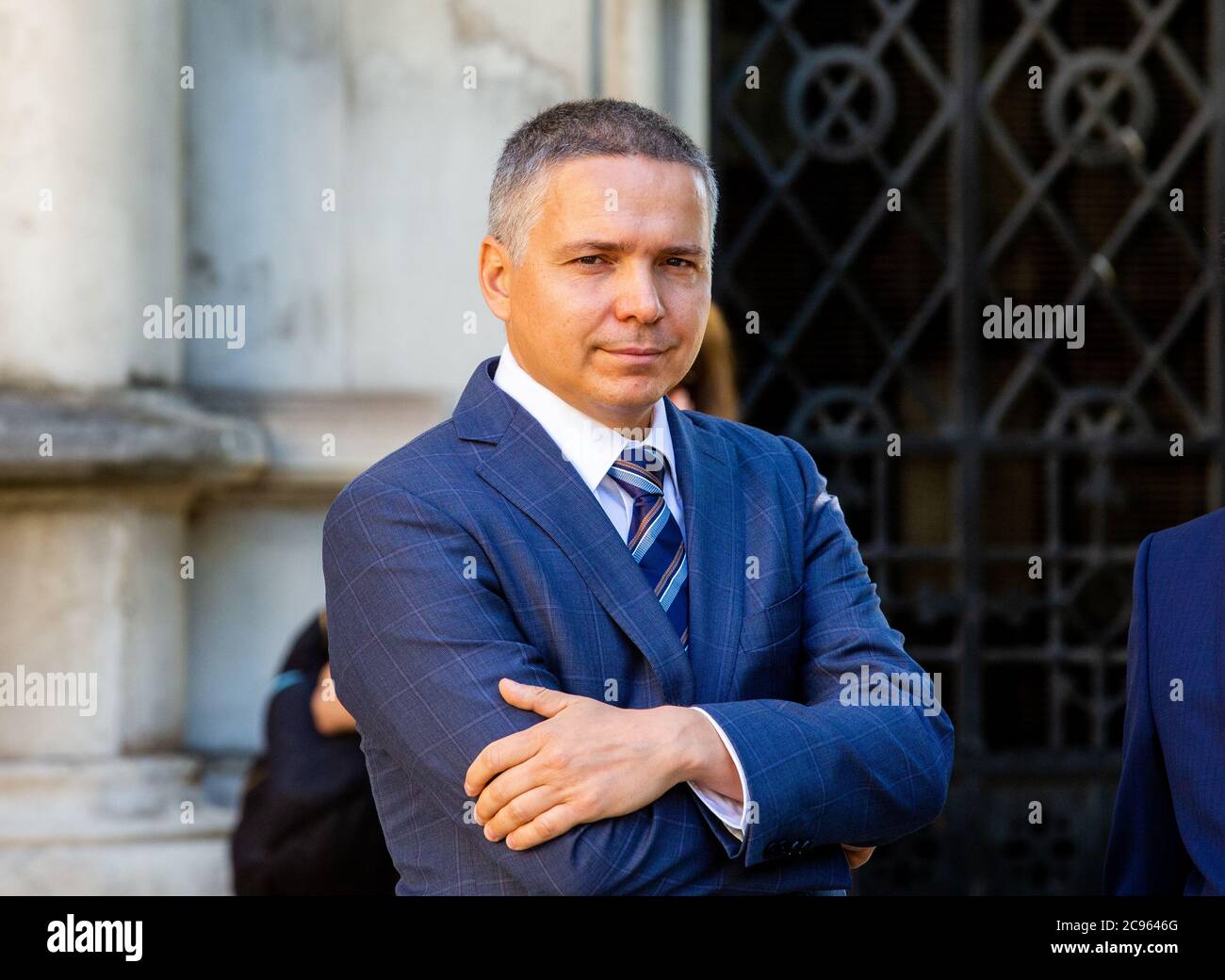 Aleksej Gubarev, uomo d'affari russo, al di fuori della Corte Suprema dove sta citando l'imprenditore ex-MI6 Christopher Steel e la sua ditta Orbis, per diffamazione. Foto Stock