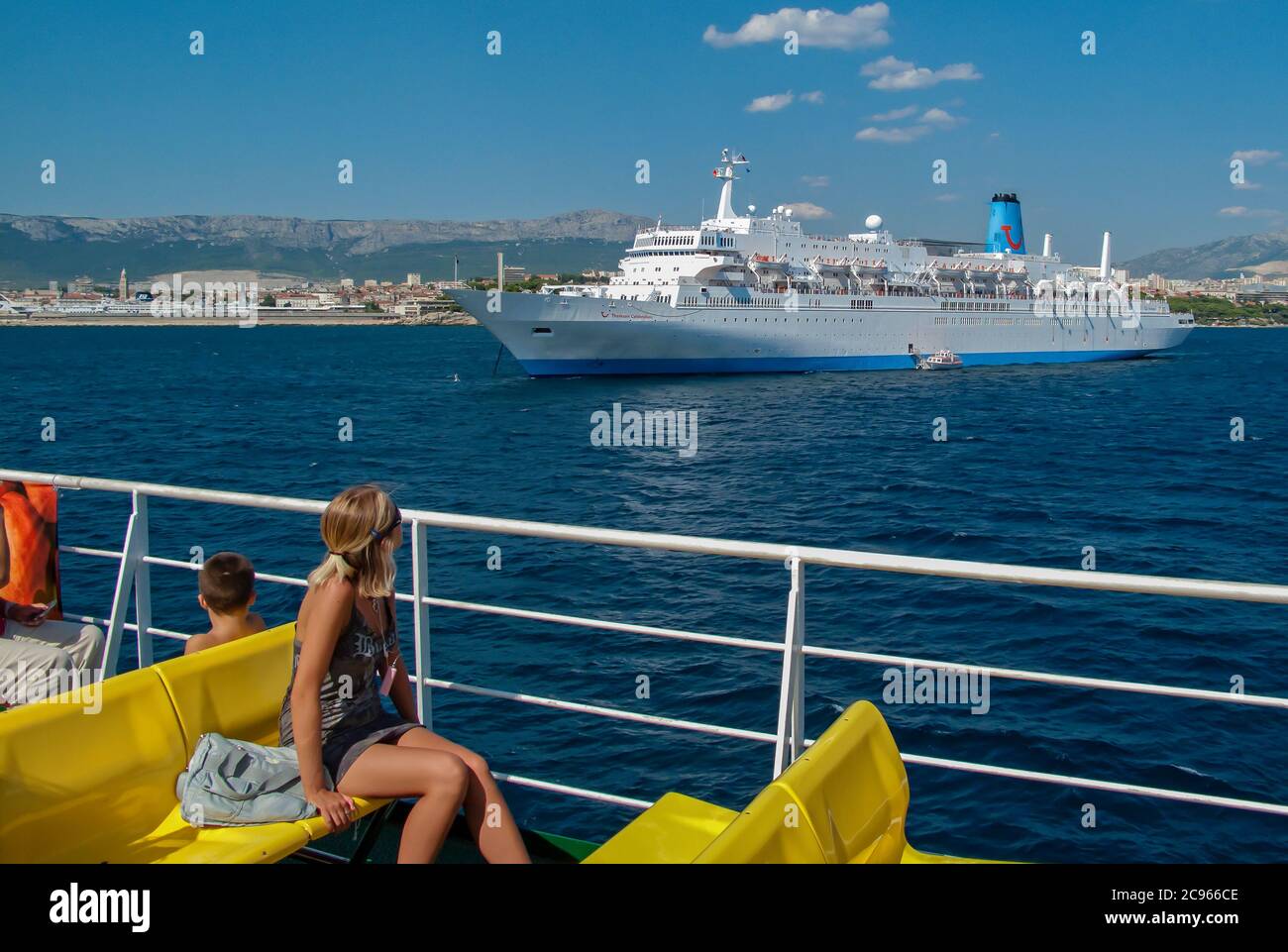 Spalato, Dalmazia, Croazia - città portuale Spalato. Vista da un traghetto per auto a una nave da crociera di Thomas Cook Reisen. Foto Stock